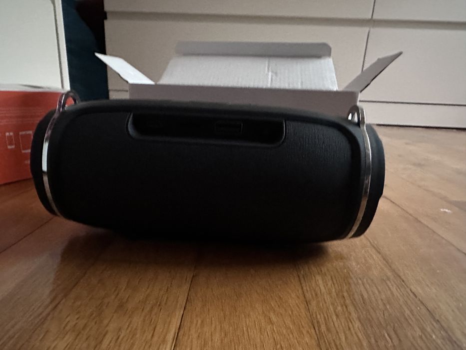 Coluna wireless preta completamente nova