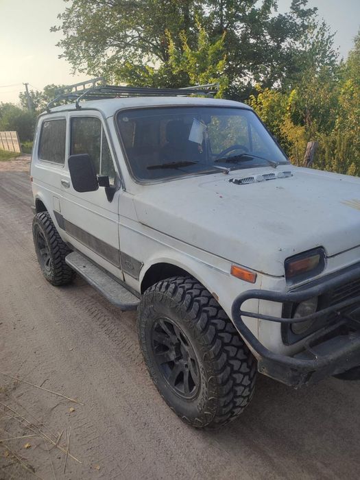 Автомобіль ВАЗ 2121 НИВА