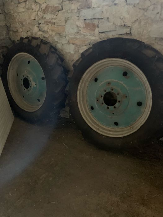 Т40 задня резина на дисках,