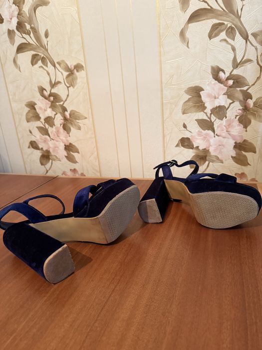 Бархатные босоножки