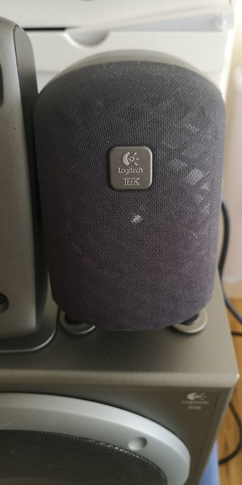 Logitech Z680, 5.1 com subwoofer ativo e 5 satellites