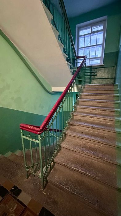 Без% Фото реал 51,3м2 2/4пов фасад ж/ф 3к офіс Шевченківський центр