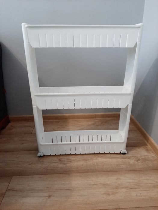 Półka na kółkach do łazienki
