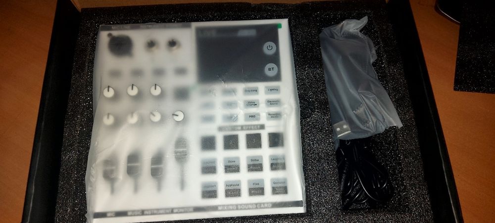 Sound card sn 800. Классная аудиокарта    для прямых трансляций новая