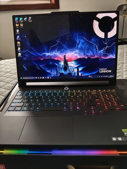 Portátil gaming Legion PRO 7  RTX 5080  OLED