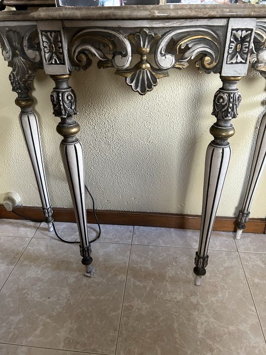 Credencia em madeira lacada e pedra marmore