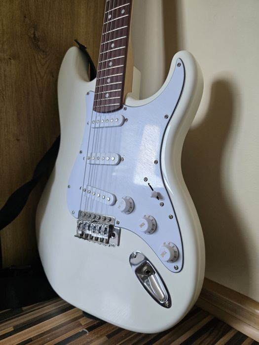 Gitara Harley Benton ST-20 z piecykiem i stroik