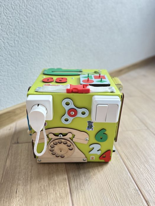 Бізікуб  Бізіборд дитяча іграшка розвиваюча грашка для дітей