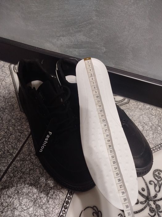 Чоловічі кросівки