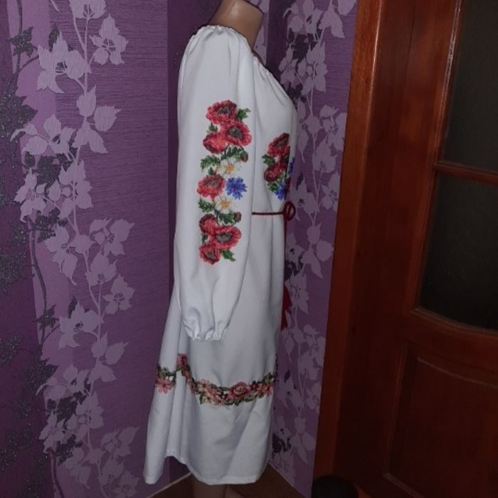 Платье вышиванка бисер вышивка на груди и рукавах конва внизу вышивка