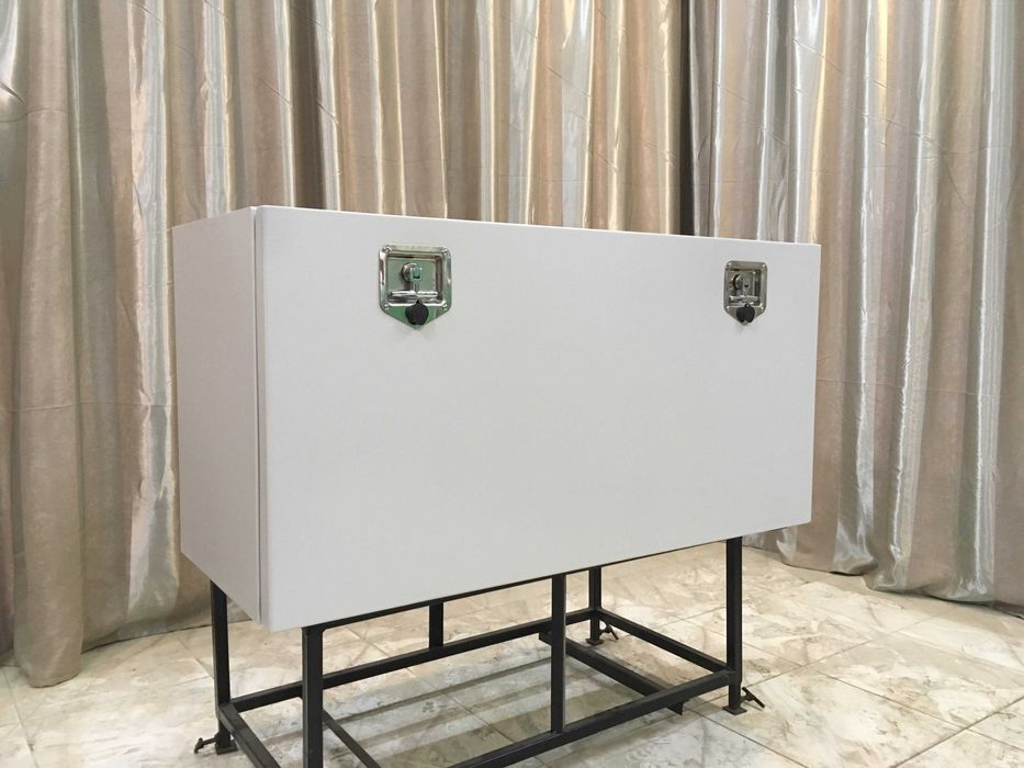 Ящик инструментальный с полкой 800х500х450 (Оцинкованная дверь)