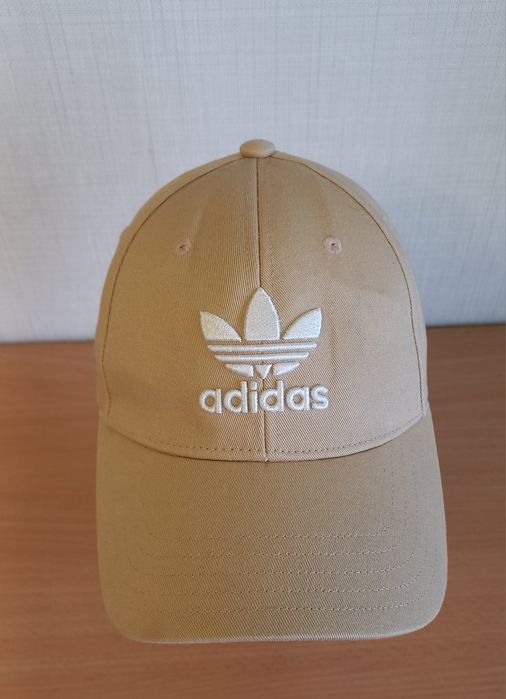 Бейсболка кепка Adidas бежевая