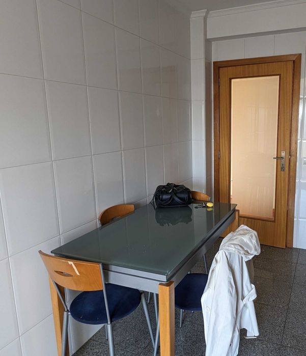 Mesa extensível em vidro temperado / Kitchen table