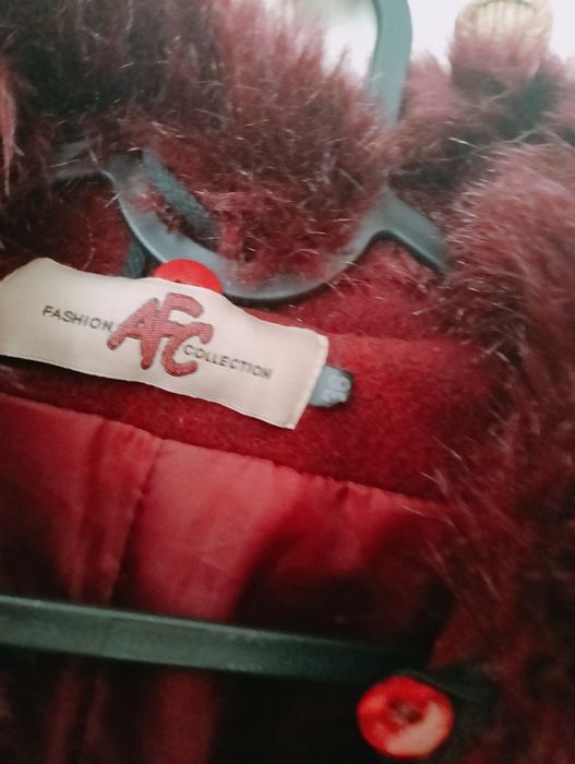 Płaszcz zimowy ozdobne futro