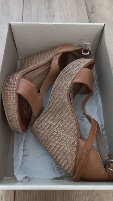 Sandały skorzane na koturnie roz 35