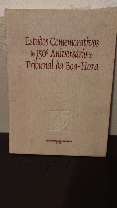 Livros sobre tribunais portugueses.