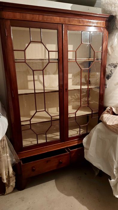 Livreiro antigo, em pau oleo