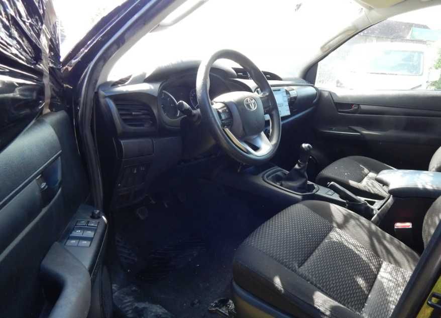 Разборка Toyota Hilux бампер комплектний