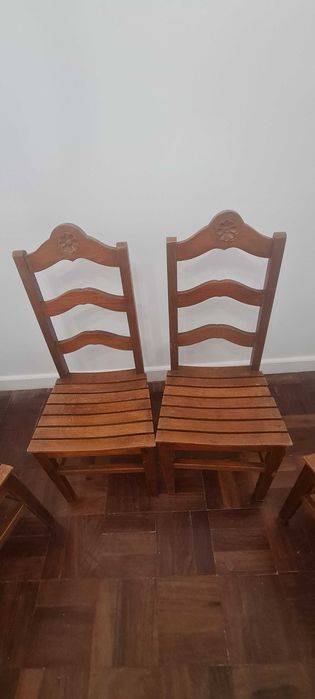 Mesa em madeira maciça Bela e resistente