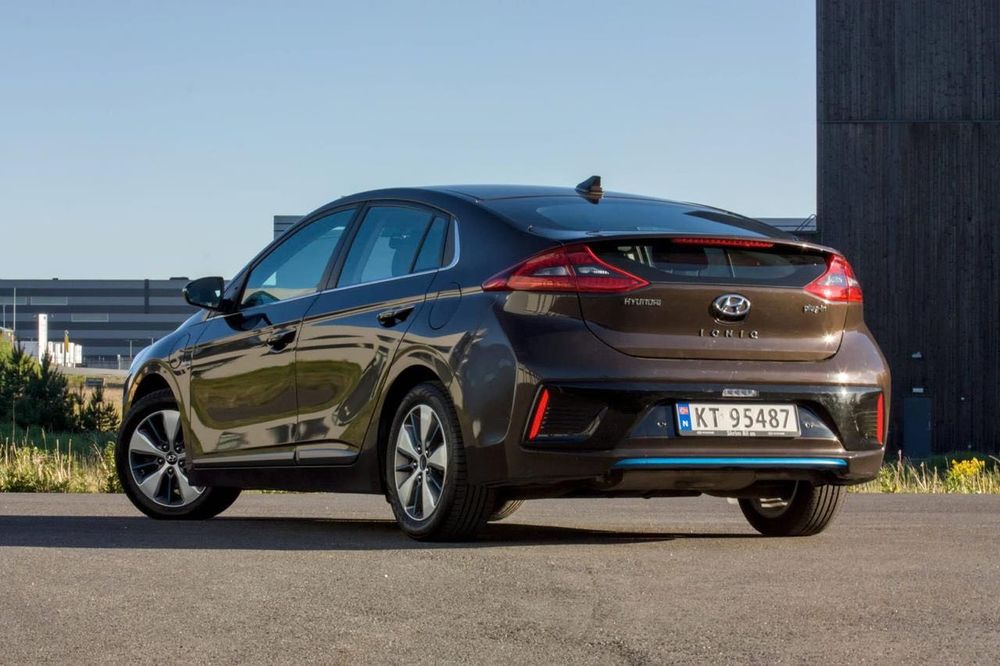 Гібридний Hyundai Ioniq 2017 року з Європи