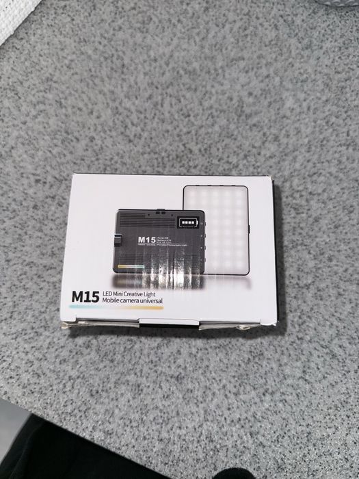 Портативный накамерный видеосвет M15