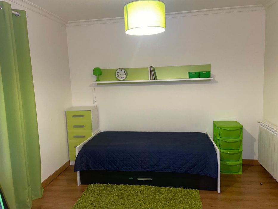 Quarto Juvenil Completo – Cama Dupla, Secretária, Cadeira e Arrumação
