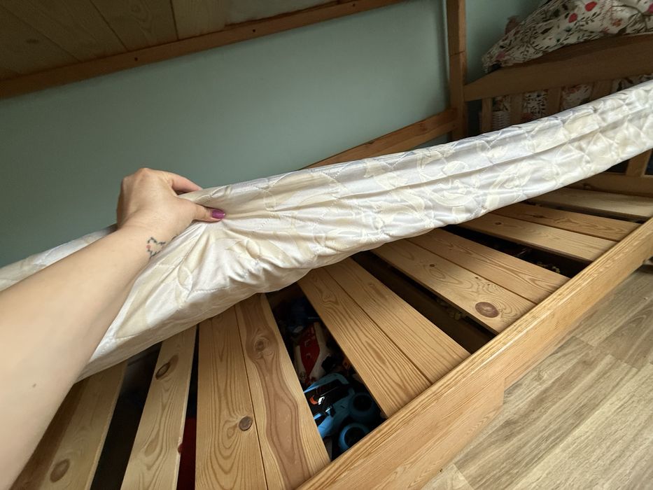 Drewniane łóżko pietrowe