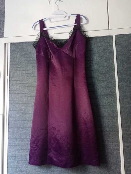 Satynowa sukienka slip on śliwkowa