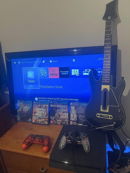 PlayStation 4 Slim 500GB + 2 Comandos + 4 Jogos + Guitarra Guitar Hero – Excelente Lote  Vendo