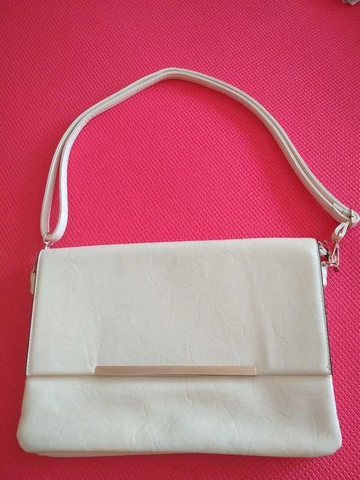 Сумка клатч кремового цвета