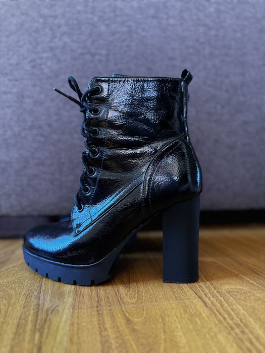 Жіночі черевички у ДУЖЕ гарному стані