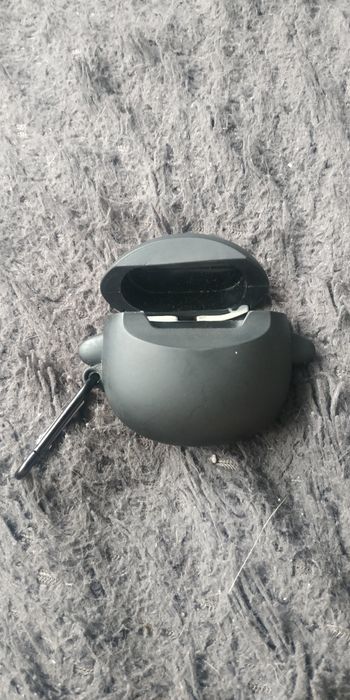 Продам чехол для наушников Xiaomi air2