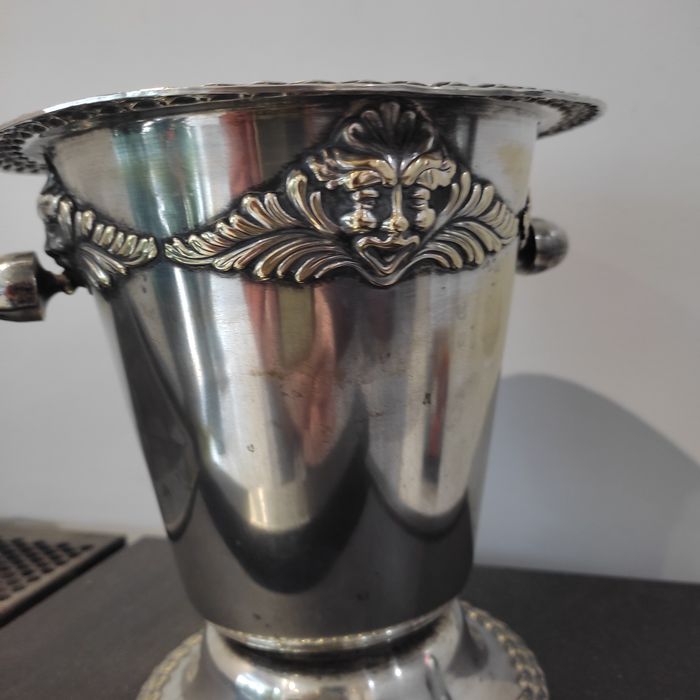 Balde de gelo em casquinha de prata