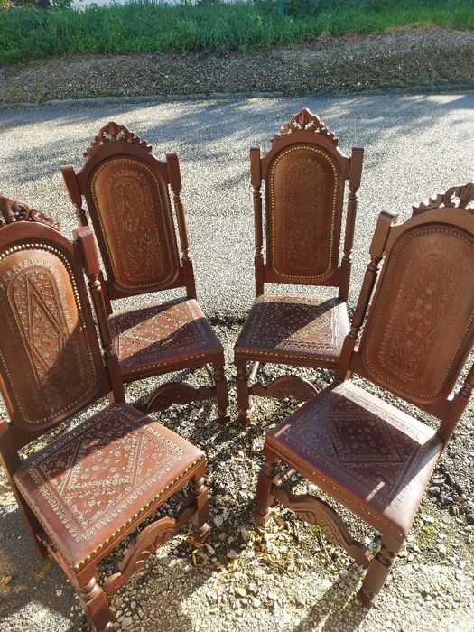 Cadeiras antigas