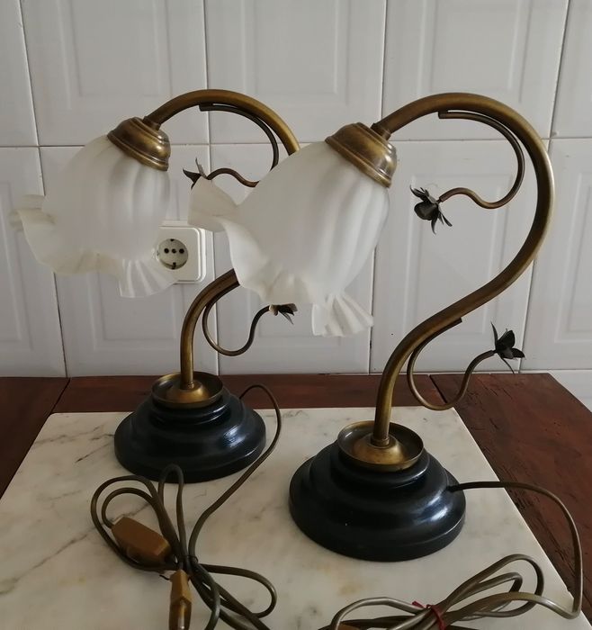 par de antigos candeeiros