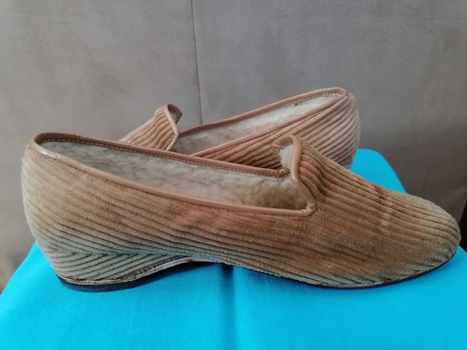 Sapatos "sleepers" de sola, forrados a carneirinha para senhora