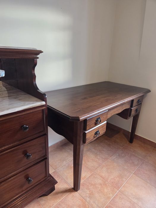 Mobília de Quarto Completa em Madeira Maciça e Mármore Genuíno (Cama, Cómoda, Secretária e 2 Mesas de Cabeceira)