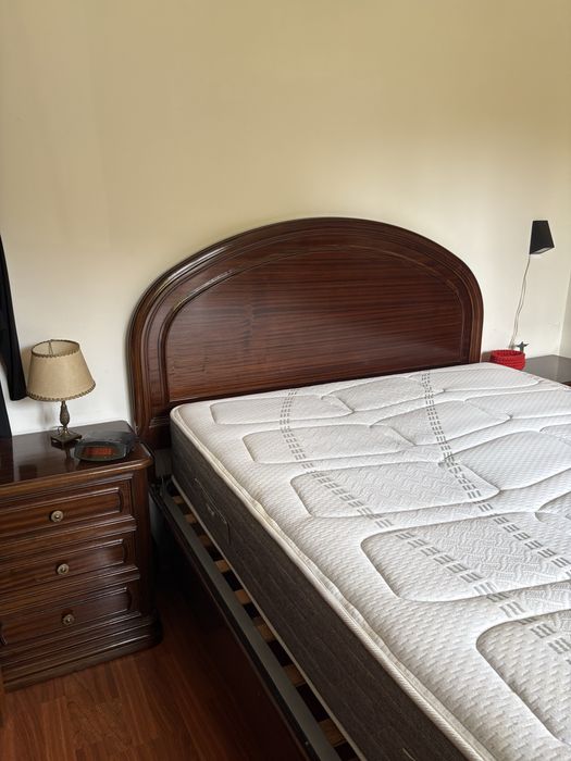 Cama nogueira com colchao muito bom estado