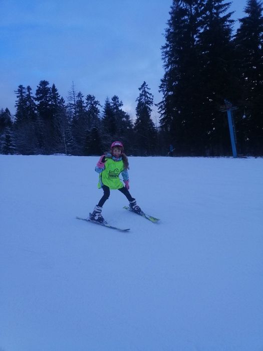 Продам лыжную куртку для девочки Glissade на 146