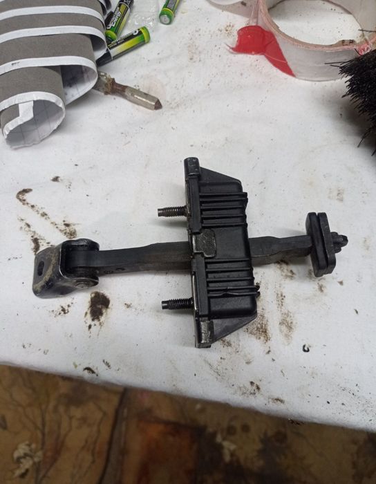 Ограничитель двери Тойота