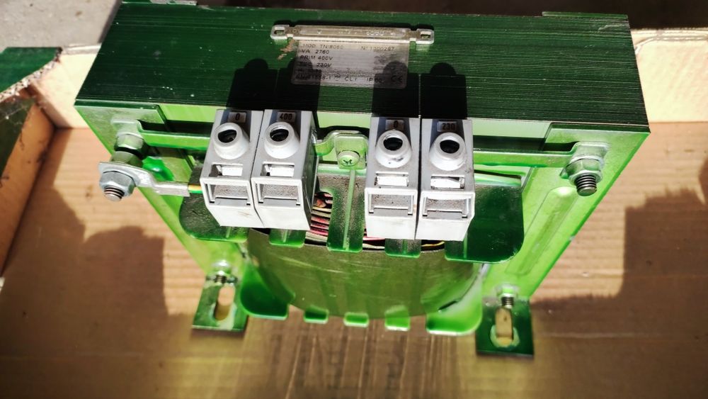 Transformador 400V - 230V