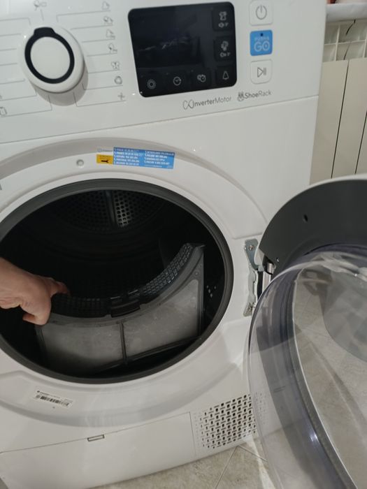 Máquina de secar roupas em otimo funcionamnto em bomba de  calor ,  se