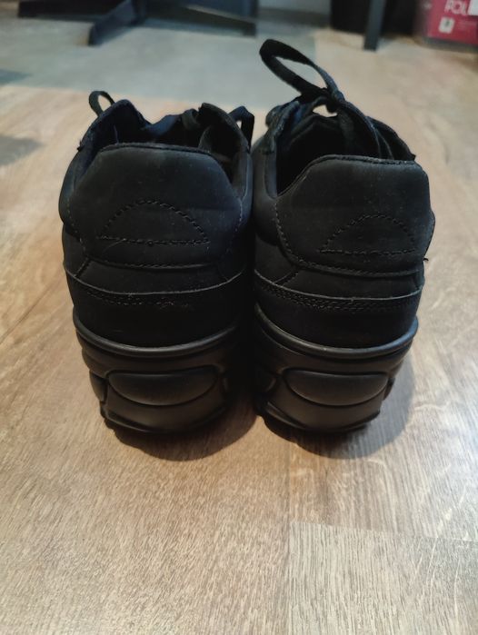 Buty czarne na platformie roz. 41 Bershka