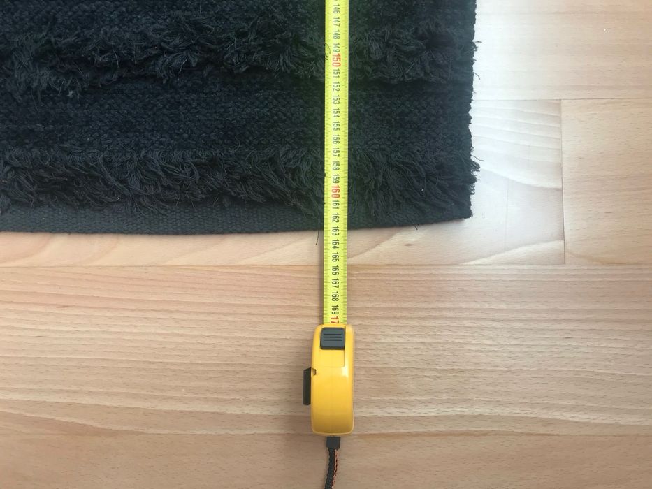 Tapete de riscas preto