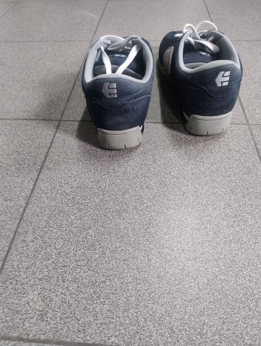 Sprzedam buty męskie.
