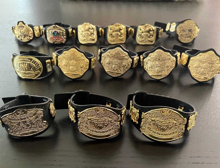 60 Figuras WWE Cena,Orton,Triple H,Undertaker,Umaga,Ric Flair 16/02/25