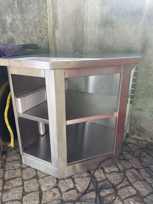 Bancada de apoio c/ tomadas eléctricas