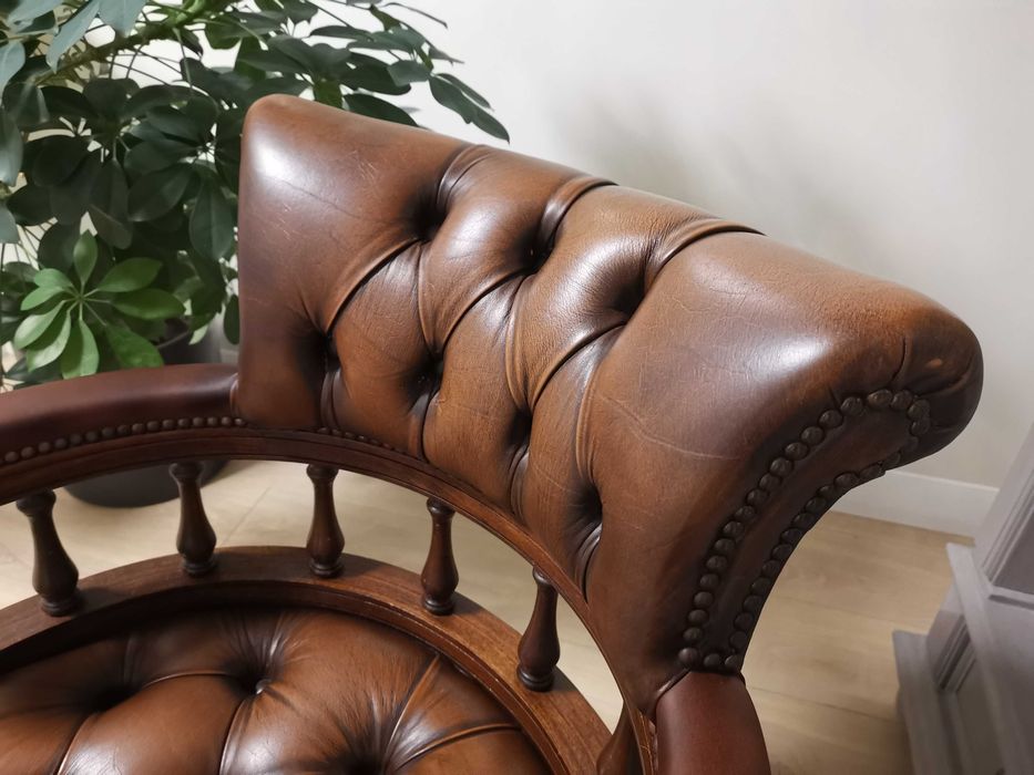 Gabinetowy FOTEL chesterfield kapitański 835/2025