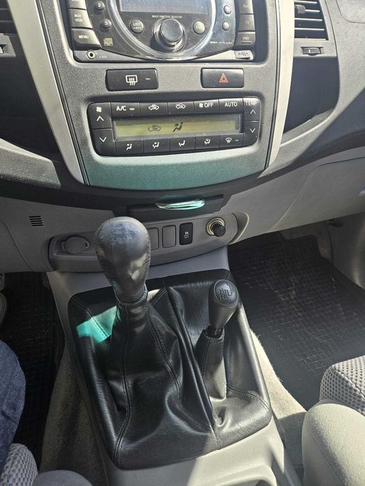 Toyota Hillux Tracker
