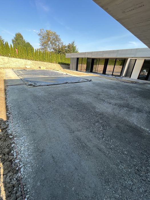 Roboty ziemne , usługi koparkami kucie młotem hydraulicznym